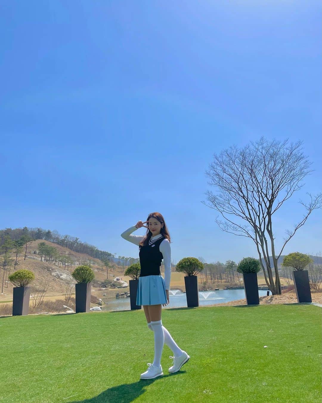 ソ・イヒョンさんのインスタグラム写真 - (ソ・イヒョンInstagram)「어제..꽃샘추위와촬영을함께..😂 ㅋㅋ 너무추어!! 꽃이피다 기절하겠음~🥲」3月28日 18時11分 - ssoyang84