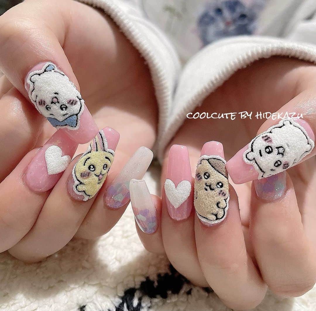 のインスタグラム：「◇ちいかわ ・ お試しでボアちいかわやったらめっちゃかわちいかった💓🌈 ・ @raygel.nail_official  @d.nail_offical  ・ ・ ・ ネイル、レッスンのご予約お問い合わせはこちらから⬇️ プライベートサロンCoolCute 中目黒駅徒歩２分  ご予約はLINEより LINE 🆔→「@ghu9662h」  もしくはプロフィールの「メール」よりお問い合わせください。 ・ ・ ・ #ファッション#オシャレ#かわいい#かっこかわいい#キャラクターネイル#coolcute#hidekazu#ネイルアート#ネイル#ジェルネイル#ネイルデザイン#ちいかわ#ちいかわネイル#はちわれ#くりまんじゅう#ゆめかわネイル#手描きネイル#ボアネイル#ボアパウダー #nail#nails#nailart#nailartist#gelnail#nailstagram」