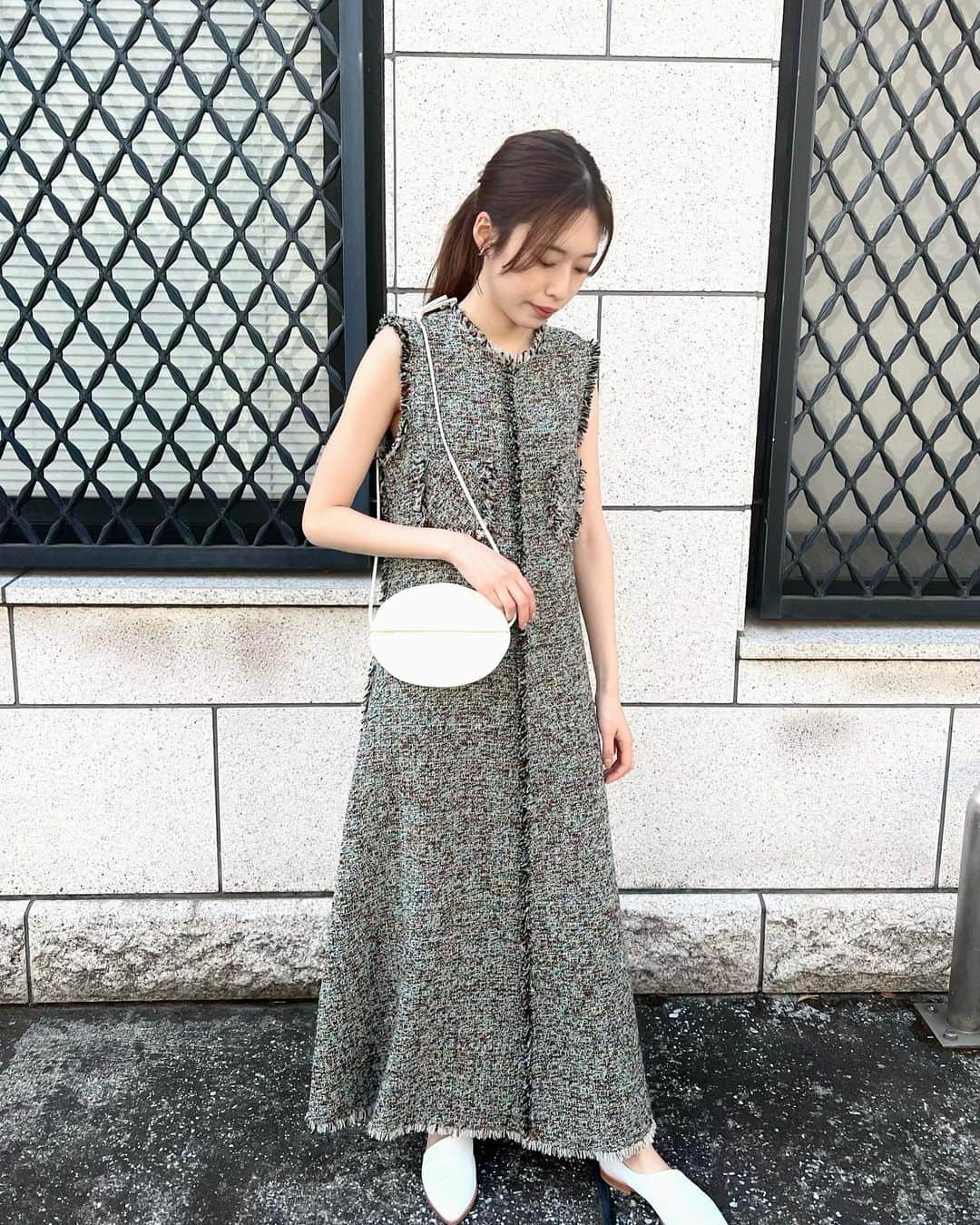 GREED TOKYO STOREさんのインスタグラム写真 - (GREED TOKYO STOREInstagram)「New arrival "KASURI Classic Tweed Dress"  ツィードの美しさが最大限に表現されたフリンジが特徴のドレスです。柔らかいこの生地だからこそ表現できるシルエットとなっております。程よくシェープしたウエストラインがスタイル良く見せてくれます。裏地あり、フロントポケット付き、後ろファスナー仕様。  KASURI Classic Tweed Dress S/M ¥61.600  #greedinternational #bedandbreakfastqualityoflife  #greedtokyo #greedfukuoka  #tweed#tweeddress#ootd#fashion #occasion#occasionwear #seasonless   #グリード #グリードトウキョウ #グリードインターナショナル #ツイード#ツイードドレス#シーズンレス」3月28日 18時21分 - greed_tokyo