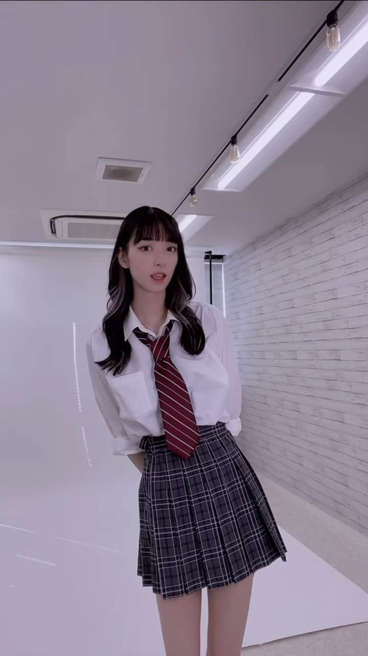 夏目璃乃のインスタグラム：「今月中に制服動画は消化します！！たくさん上げるけどお許しを🥺」
