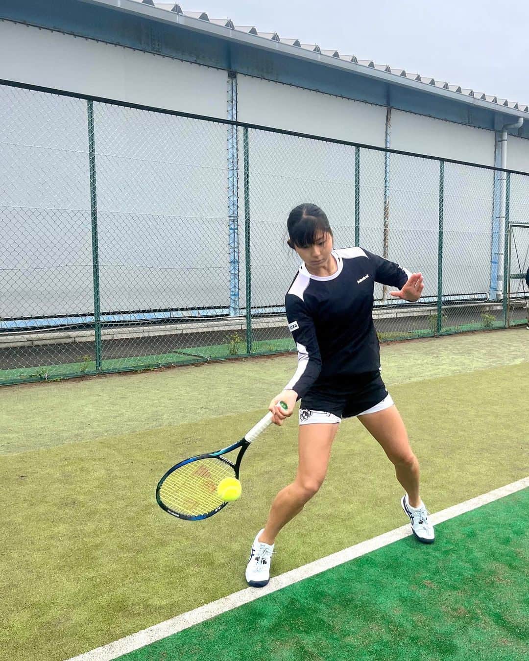 佐藤久真莉のインスタグラム：「みなさん　こんにちは🌸⁣ 試合スケジュールが決まりました。 4/3~ かしわ国際オープンテニストーナメント⁣ 4/10~  富士薬品セイムス ウィメンズカップ⁣ 試合まで良い調整をしたいと思います。⁣ 応援よろしくお願い致します！⁣ ⁣ ⁣ #テニス ⁣ #テニス女子⁣ #テニスウェア ⁣ #プロテニスプレイヤー ⁣ #スポーツ ⁣ #スポーツウェア ⁣ #スポーツ女子 ⁣ #武内総合会計⁣ #富士薬品 ⁣ #アドミラルアスレ⁣ #吉田歯科クリニック ⁣ #ヨネックス ⁣ #professionaltennis ⁣ #tennis ⁣ #tennisgirl ⁣ #tennisplayers ⁣ #sports ⁣ #admiral」