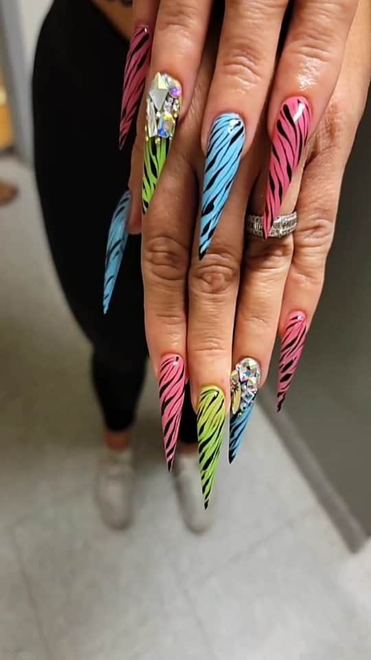 Max Estradaのインスタグラム：「Enailcouture.com 123go extreme tapered stiletto  Enailcouture.com new 123go bubble gum gel,  solid glue gel♡ vegan and Hypoallergenic.  Made in America 🇺🇸The moment so many have been waiting for is finally here! Enailcouture.com 123go maximum square is the longest flat boxy square pre made full coverage gel nail in the game. We also dropped xs sculpture square and magical ice hologram stickers☆Enailcouture.com 123go 5XL Coffin nails are the longest full coverage pre made gel nails in the world. They are EVERYTHING, made in America.Enailcouture.com new product drop ♡!~ 123go diy gel and our new charm nail stickers 😍Enailcouture.com made in American ♡!~Enailcouture.com 123go pre made gel nails are the game changer !~ perfect nails every time with no smells or dust!~ long lasting and easy removal , made in America! Enailcouture.com  #ネイル #nailpolish #nailswag #nailaddict #nailfashion #nailartheaven #nails2inspire #nailsofinstagram #instanails #naillife #nailporn #gelnails #gelpolish #stilettonails #nailaddict #nail #💅🏻 #nailtech#nailsonfleek #nailartwow #네일아트 #nails #nailart #notd #makeup #젤네일  #glamnails #nailcolor  #nailsalon #nailsdid #nailsoftheday Enailcouture.com」