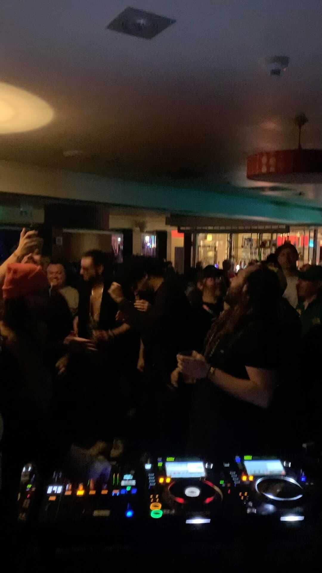 のインスタグラム：「I forgot to upload my video! We played DJ as Okino Brothers not only KJM live for @southportweekender  Anyway, this new version of KJM's Substream recorded by Echoes Of A New Dawn Orchestra aka Jeroboam! @echoesof.official @atn_dupuy @eli.frot @ke.le.bel @carel_cleril @bidoumusic #jeebspalies @agyeimusic」