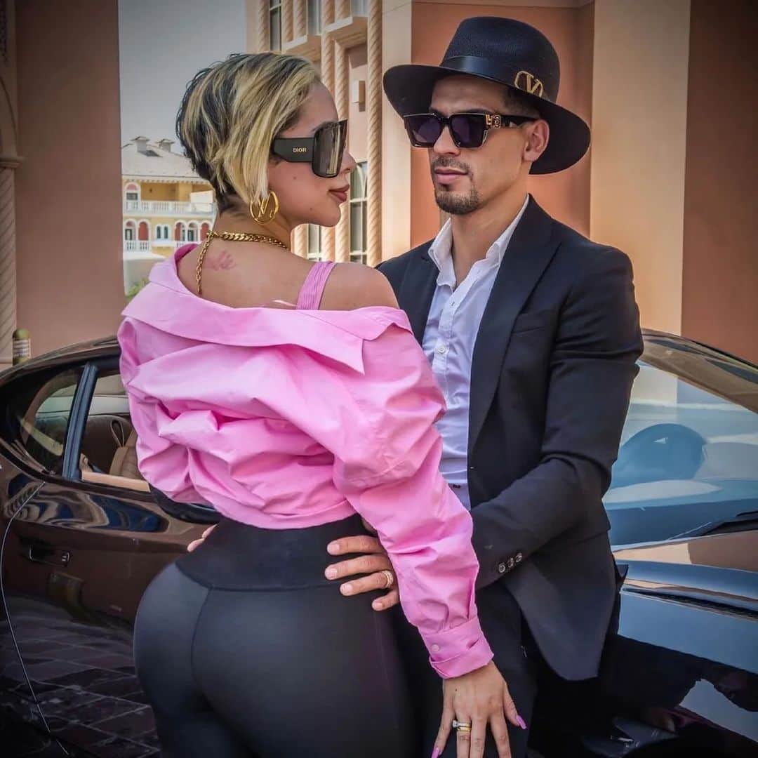 のインスタグラム：「Hoy es el  día más importante en mi vida por q nació la mujer, madre y esposa más hermosa sexi del mundo entero.  Prometo dar lo mejor de mi para q siempre seas feliz te amo y feliz cumpleaños mi niña hermosa 💖 🤪🥰😍🤩🥳🥳🥳🥳🥳🥳🥳🥳🥳🥳🥳🥳🥳🥳🥳🥳🥳🥳🥳🥳🥳🥳🥳🥳🥳🥳🥳🥳  👉👉👉👉 happy birthday 💕」