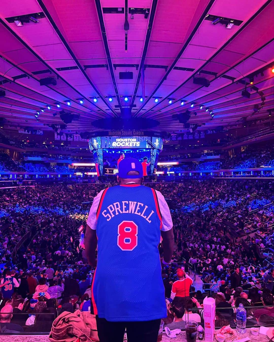トニー・イエイヨーのインスタグラム：「Caesars sport book suite thanks @bobmacedonio #knicks #garden #ariesseason」