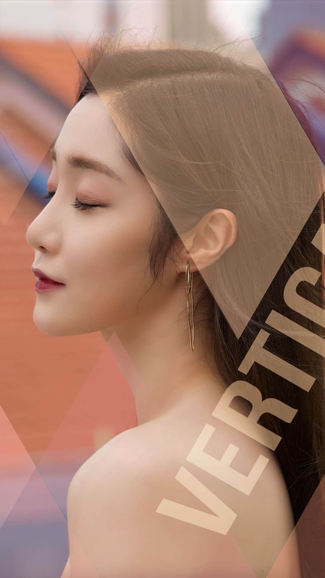 セラ のインスタグラム：「한달만에 새 앨범이 나왔습니다 음원사이트에서 확인 하실 수 있어요」