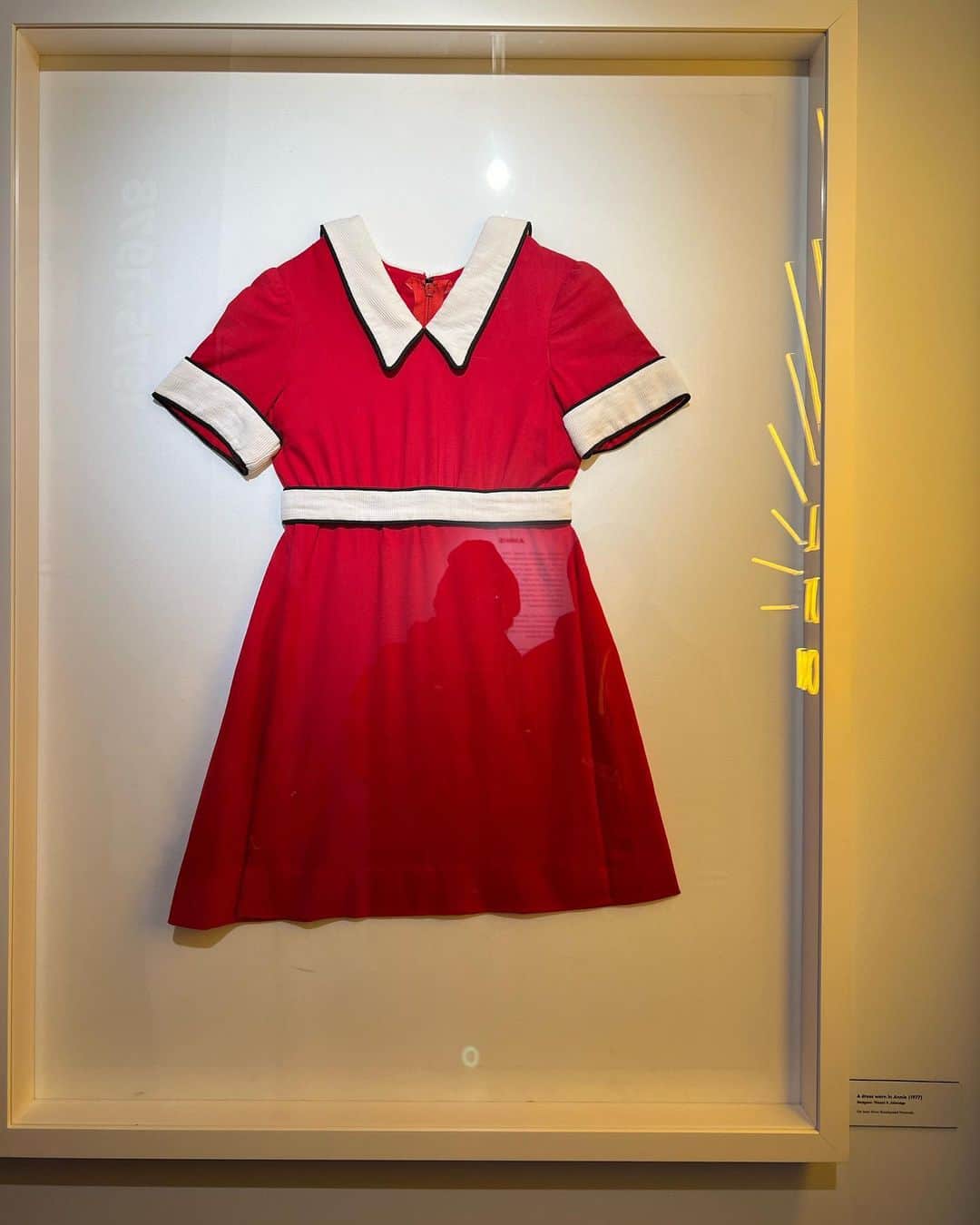 澤山璃奈さんのインスタグラム写真 - (澤山璃奈Instagram)「NYに新しく出来た ミュージアム・オブ・ブロードウェイ @museumofbroadway 🗽✨  その名の通りブロードウェイミュージカルの博物館！🎪  だいぶ時差投稿なのですが、去年11月のオープンした直後に行ってきました❣️  ブロードウェイの歴史から、実際に使われていた衣装や小道具、ミニチュアのセットや、作品の世界を堪能できるたくさんのブース…！！  ミュージカルが好きな方は絶対だけど、 フィギュアスケートや芸術スポーツ経験者なら誰でも一度はミュージカル音楽にふれた事があると思うし、衣装なども通じるものがあるので凄く楽しめると思います💕！  私はオペラ座の怪人が大好きで、 アイスダンスの選手時代にはプログラムでも使用したし、ブロードウェイも劇団四季も観に行ったので オペラ座エリアでは大興奮でした🎭笑❤️  このミュージアムを通してブロードウェイミュージカルに対しての知識も興味も深まったし、たくさんの方の作品に対しての愛情が伝わってきてすごく良い経験ができました💘  これからNYに来る方で少しでもミュージカルに興味があれば是非おすすめの場所です❤️  A new museum opened in NY!! @museumofbroadway 🗽 I love “phantom of the opera” so I was so excited in that area!  There were a lot of costume, props and artistic booth.  I recommend the museum for all musical lovers💋💕  🗽　#sawarina_ny   #海外移住 #アメリカ移住 #NY移住 #アメリカ生活 #NY生活 #NY #NYC #nylife #nyphoto #NYbucketlist #ブロードウェイミュージカル #broadwaymusical」3月28日 12時58分 - rinasawayama