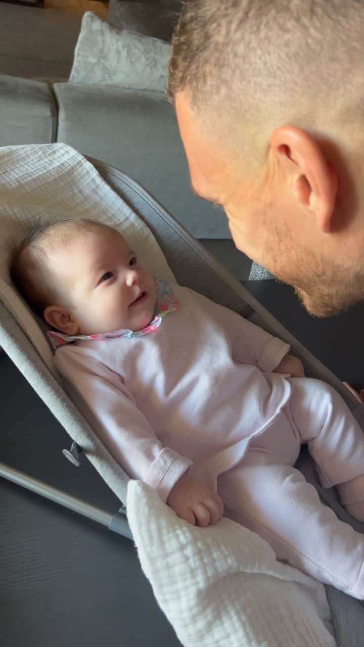 エディン・ジェコのインスタグラム：「Život! 🥰」