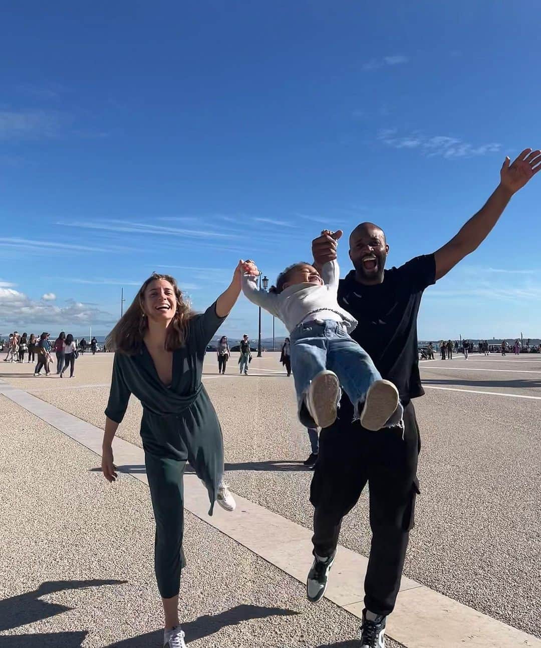 マリー・ギャヨのインスタグラム：「Us #Family」