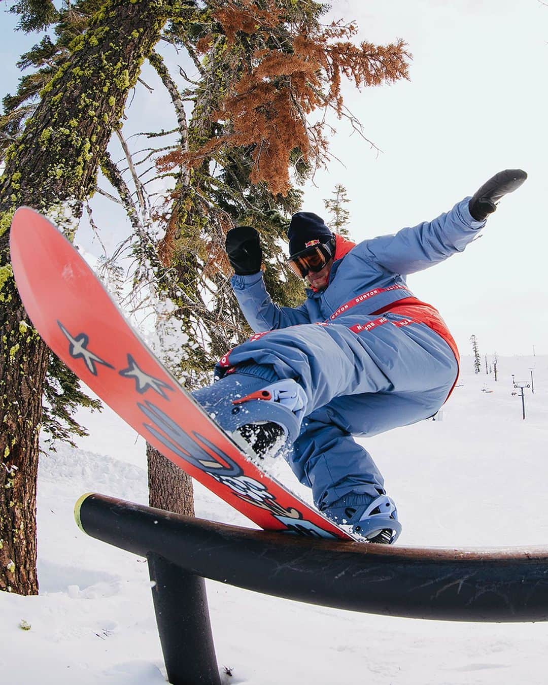 Burton Japanさんのインスタグラム写真 - (Burton JapanInstagram)「春スノーボードの醍醐味と言えば、やはりシャバ雪でのパークライディング。ニューモデルのSlush Puppyと一緒に、ギリギリまでシーズンを楽しみましょう。ジブでもジャンプでも、シーズンアウトを前に新しいトリックにトライしてみては？ Photo: @jesselynndawson #Burton #Snowboarding #SS23Burton」3月28日 18時44分 - burtonjapan