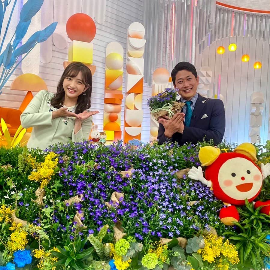 酒主義久さんのインスタグラム写真 - (酒主義久Instagram)「今週のお花プレゼントは「ロベリア」  花言葉は「謙遜」「いつも愛らしい」  それ、私じゃない？って方。 そんなあなたにピッタリの花ですよ💐  藤本と僕は…どうでしょ、皆さんにお任せしますw  #フジテレビ #めざましテレビ #今週のお花プレゼント #ロベリア #花言葉 #謙遜 #愛らしい #藤本万梨乃 #酒主義久」3月28日 13時26分 - yoshihisa_sakanushi