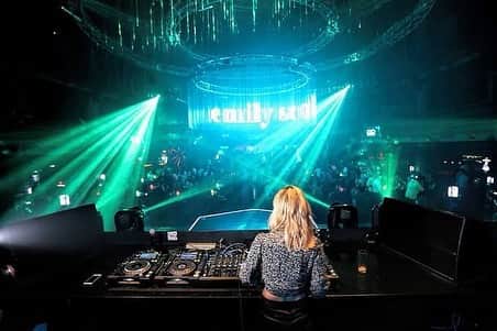 エミリー・スコットのインスタグラム：「Loved each time I've been to Jakarta over the years 🫶🫶🫶」