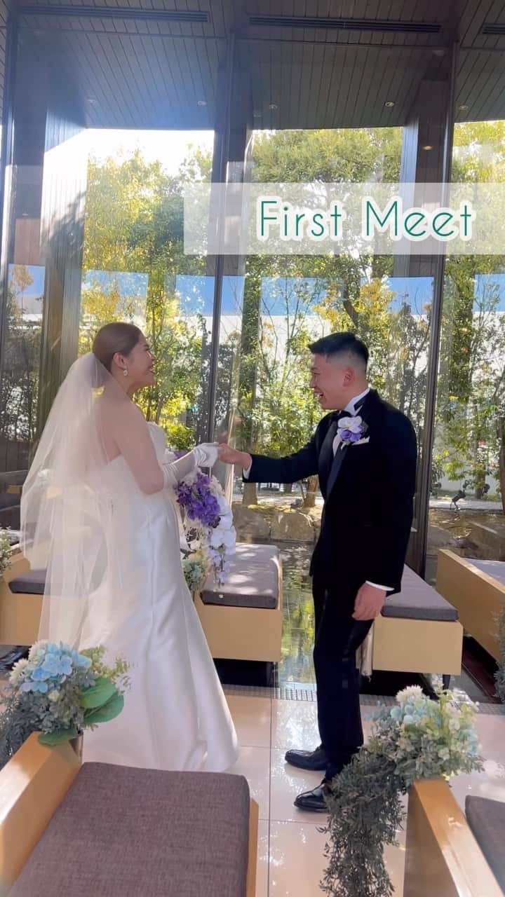 麗風つくばシーズンズテラスのインスタグラム：「FirstMeet🤍  挙式の前に過ごすおふたりだけの時間は お互いの想いが溢れる特別な時間となりました❄️  ￣￣￣￣ ブライダルフェア予約や卒花レポートは 【 @rayfuu 】のトップページ【 URL 】からcheck!  ◎ブライダルフェア 料理重視必見の無料コース試食や アクセス抜群の貸切邸宅をまるごと見学 目の前には滝が流れる緑と光のチャペルは ゲストもリラックスできる開放的な空間 コロナ対策や見積もり相談等 安心できるコンテンツも盛り沢山です。 つくばで式場お探しならぜひ麗風へ。  ◎Staff Blog 気になるウエディングアイテムや 進行のアイディア、実際の結婚式のエピソード等 お役立ち情報満載です＊*  ◎Wedding Report 麗風卒花嫁様のコロナ禍でのリアルな ウエディングレポート公開中！ 今って人数どれくらいでやってるの？ 少人数ウエディングってどんな感じ？ リアル卒花レポートをぜひご覧ください♪°  ￣￣￣￣￣￣」