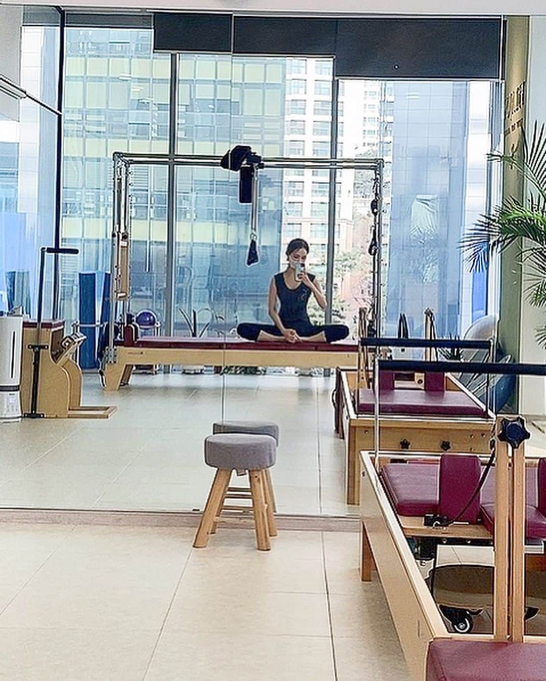 リンジさんのインスタグラム写真 - (リンジInstagram)「💕 평생 함께하자꾸나  #요가#필라테스#테니스 #🧘🏻‍♀️#🤸🏻‍♀️#🎾  운동하다 멍들 때 바르면 좋은 크림 발견! #hellocell#멍크림#vitaminK  #운동#exercise」3月28日 13時35分 - linzy_minji