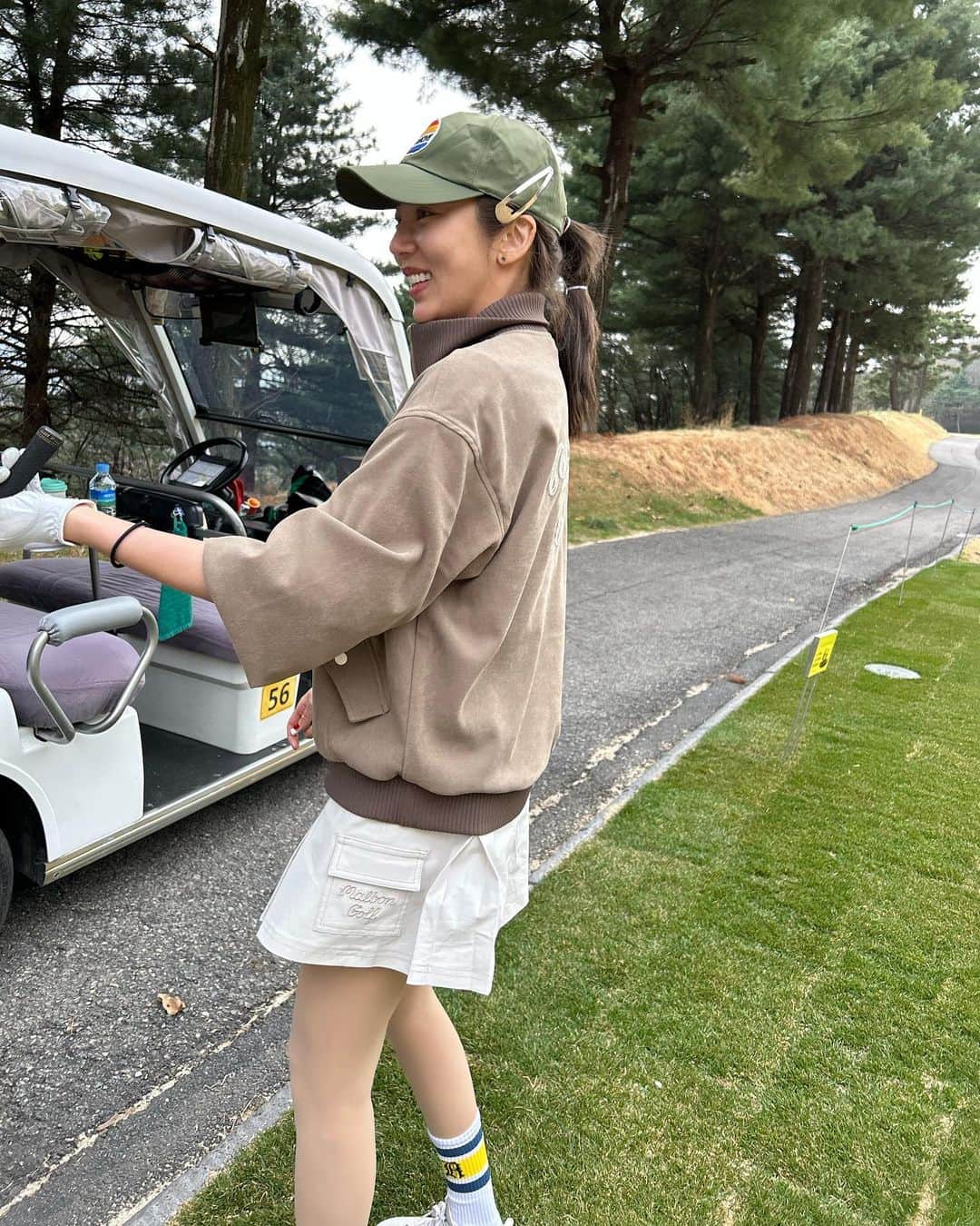 ソン・ダムビのインスタグラム：「올해 첫 라운딩⛳️ 연습 진짜 많이 해야겠다🥹 그래도 늘 즐거워❤️」
