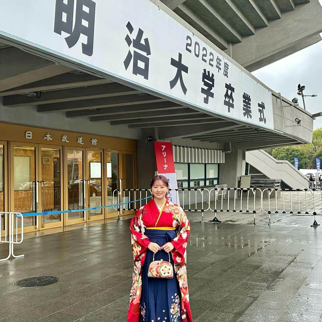 樋口新葉さんのインスタグラム写真 - (樋口新葉Instagram)「卒業🎓🌸  素敵な仲間と先生方に恵まれて最高の学生生活にすることができました。  文章では書き表せないほどの思い出と感情で溢れています😭  支えてくれた家族、先生方、お友達、みなさんに感謝しています💕  4年間本当にありがとうございました！  #やっぱり明治がナンバーワン」3月28日 13時54分 - wakababy_sk8r