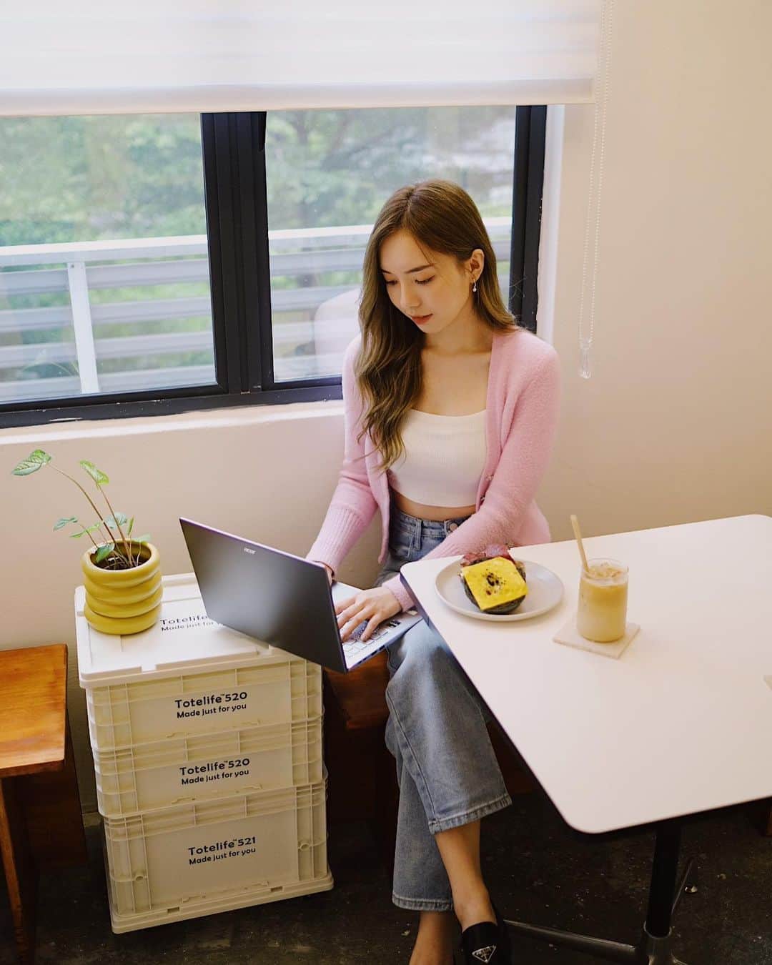 STEPHY YIWENさんのインスタグラム写真 - (STEPHY YIWENInstagram)「💓☕️💻  Acer Swift 3 OLED 仅重1.4公斤 是一款轻巧便携的笔电。 提供长达10 小时的电池续航力 可随时随地的使用。  预了解更多可以到 Acer online store 也可以到Shopee 官方网店购买呀！  Get more. Do more. With a complete PC.  #MyAcer #Acer #Swift3OLED #Windows11 #OPI #WindowsOPI」3月28日 13時56分 - stephyyiwen