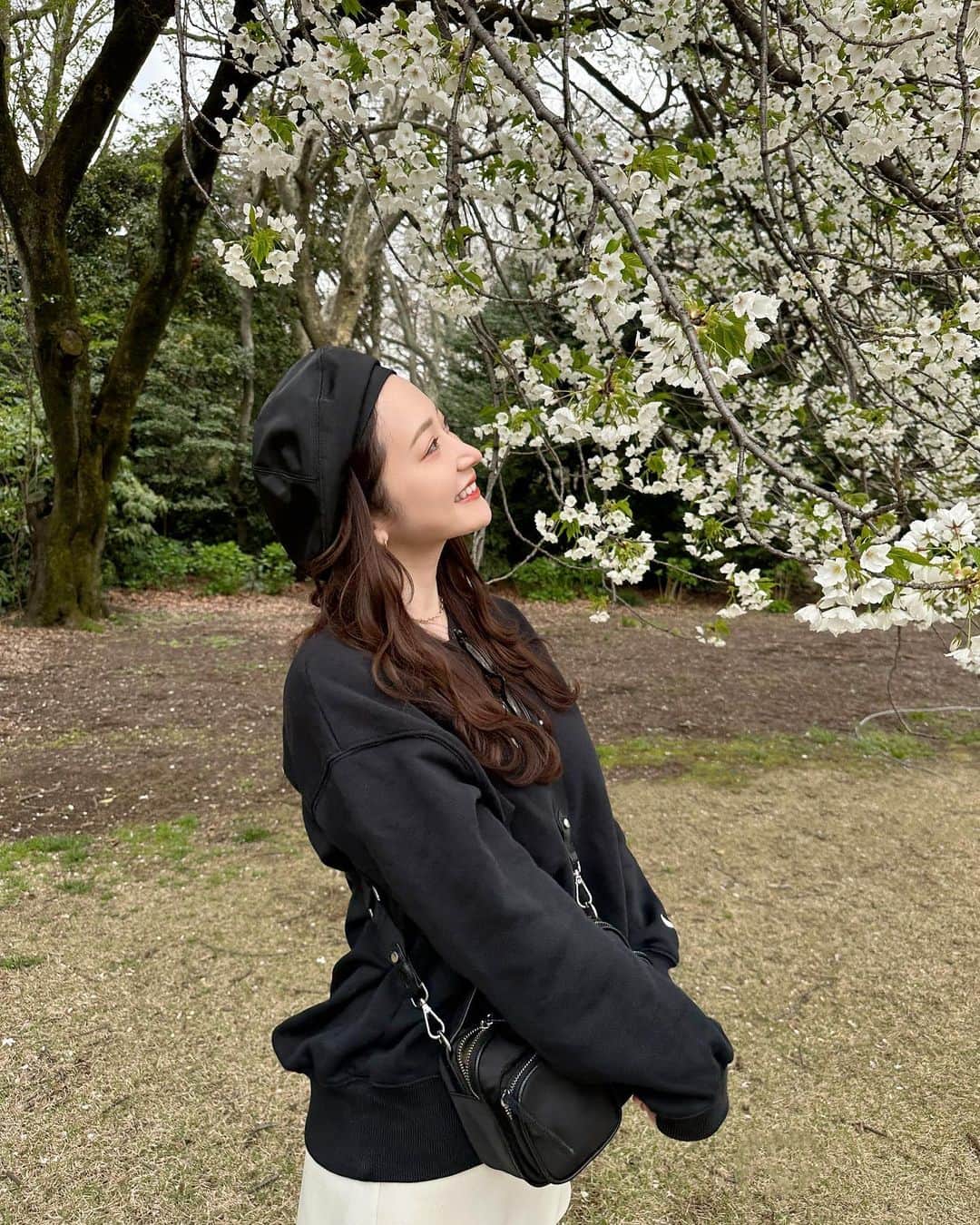 葉月ゆめさんのインスタグラム写真 - (葉月ゆめInstagram)「今年は桜見れないかな〜と思っていたけれど お花見できました ♡八重桜が好き 🌸」3月28日 14時13分 - yume_hazuki