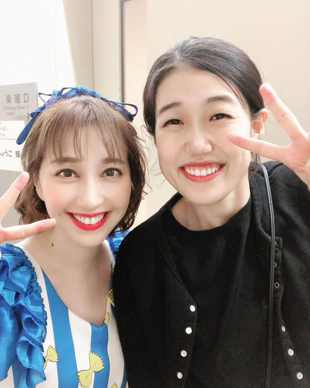 はいだしょうこさんのインスタグラム写真 - (はいだしょうこInstagram)「まずは☺️  「なっちゃん」こと、 「横澤夏子ちゃん」☺️✨ ご家族で観に来てくれましたぁー‼️😆  「みもも」のお洋服着てきてくれたぁー ‼️😆  可愛くて、最高だった☺️💓  わたしが、「なっちゃん」の好きなとこ😌 いつ会っても、いつも変わらないところ☺️  番組でも、プライベートでも☺️ いつもニコニコしてるし、 たまに、お仕事場で、 違う方がいたり、ロケで複数だったりすると、 空気感が変わってしまう方もいたりするけど🤔  なっちゃんは、いつ、どんな時でも いっしょ☺️  あたたかい人だな☺️って思ってます☺️💓  そしてね😌 私の歌が好き。と言ってくれるのは、 とてもとても励みになる🥹  なっちゃんが頑張っている姿を見ると、 元気もらえる☺️👊  ありがと🥹なっちゃん☺️💓  #おかあさんといっしょ #ファミリーコンサート #ファンターネがやってきた！  #横澤夏子　ちゃん #大事なお友達⭐️ #久しぶりに会えてうれしかった！😆」3月28日 14時19分 - haida_shoko