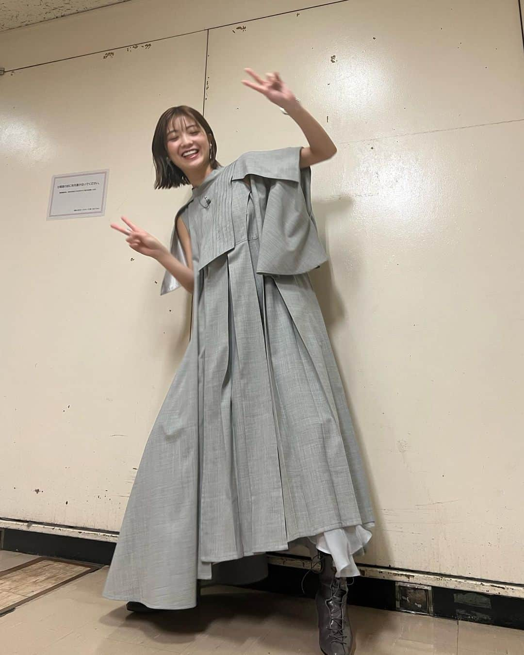 工藤美桜さんのインスタグラム写真 - (工藤美桜Instagram)「やりおる学、ありがとうございました！ 写真撮ってもらっていたらテンション高くなる工藤です  衣装全て @shiroma_official   👗　@shingo_tsuno  💄　@maaaaasahi0514」3月28日 14時46分 - mmio_kudo