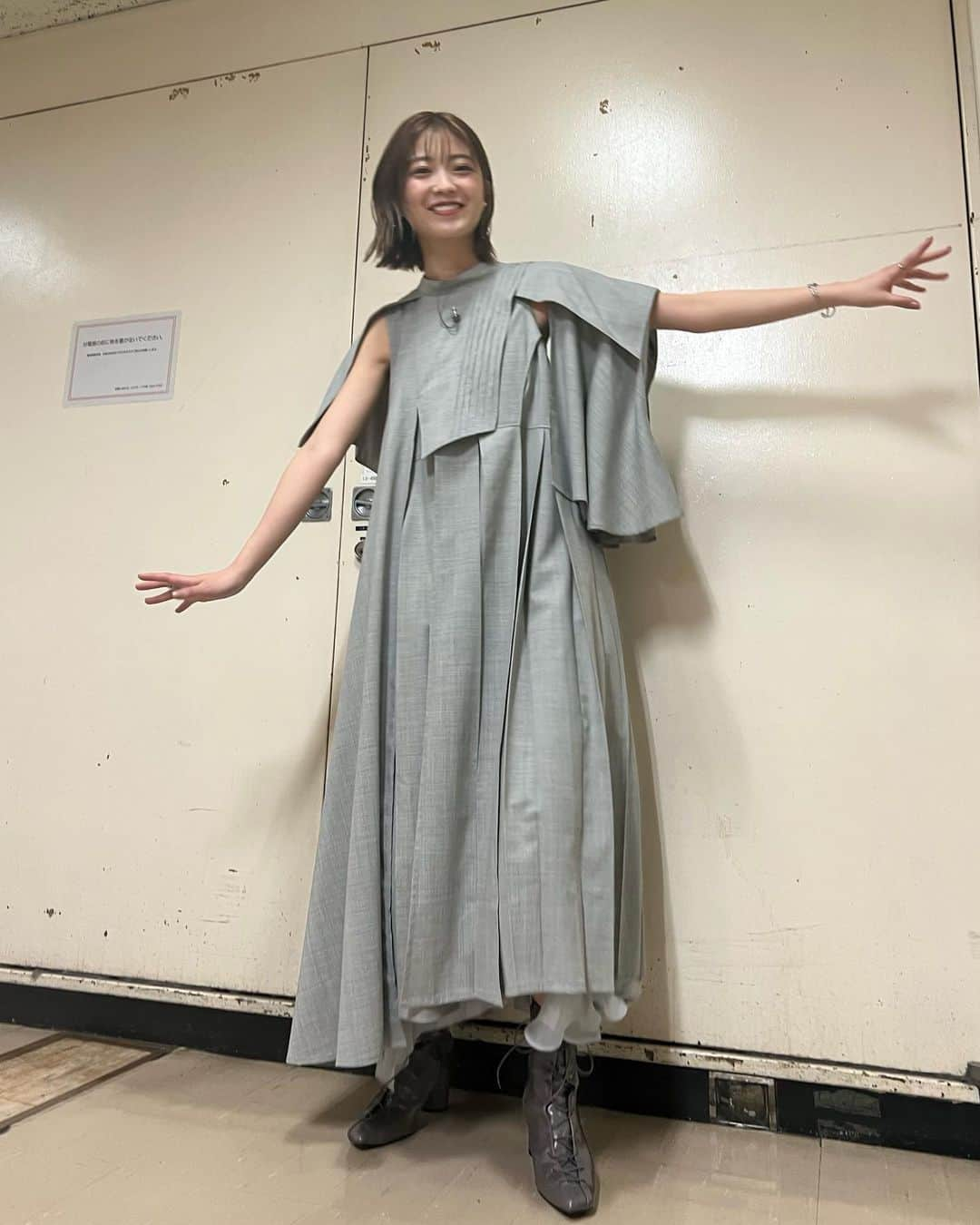 工藤美桜さんのインスタグラム写真 - (工藤美桜Instagram)「やりおる学、ありがとうございました！ 写真撮ってもらっていたらテンション高くなる工藤です  衣装全て @shiroma_official   👗　@shingo_tsuno  💄　@maaaaasahi0514」3月28日 14時46分 - mmio_kudo