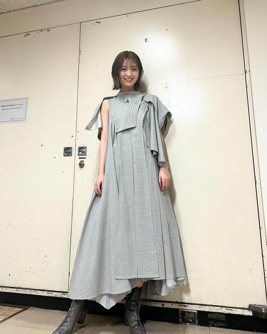 のインスタグラム：「やりおる学、ありがとうございました！ 写真撮ってもらっていたらテンション高くなる工藤です  衣装全て @shiroma_official   👗　@shingo_tsuno  💄　@maaaaasahi0514」