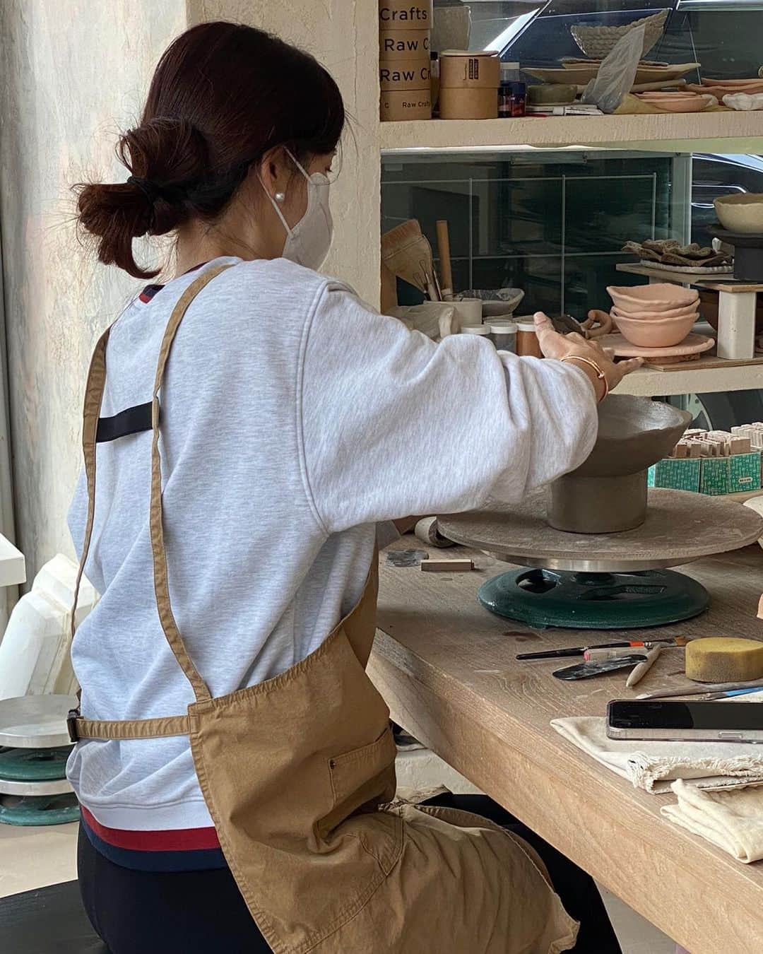パク・ソルミさんのインスタグラム写真 - (パク・ソルミInstagram)「🌿  내가 만든 그릇에  내가 만든 요리를 담을수 있게 되었다  신나!!  #도예」3月28日 14時55分 - park_solmi