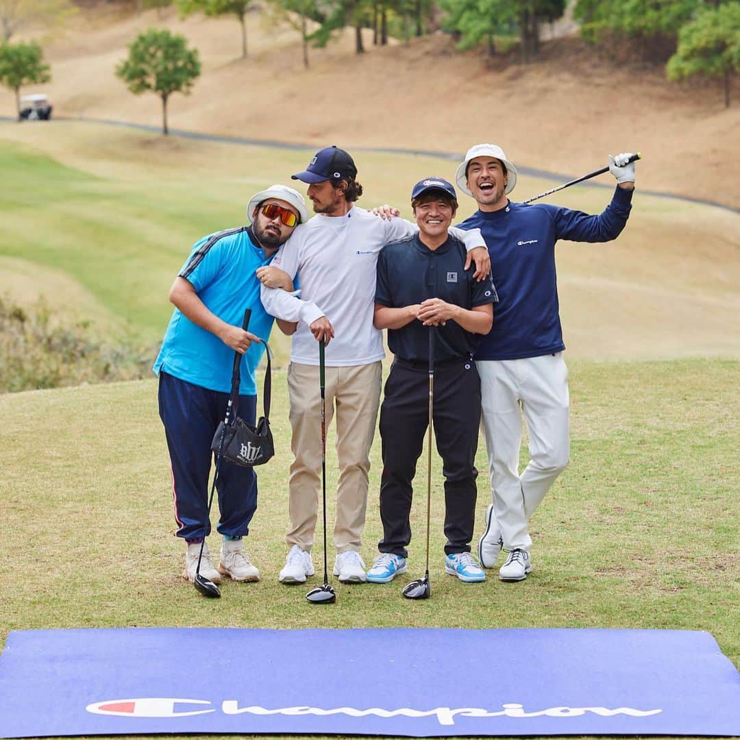 滝川ロランさんのインスタグラム写真 - (滝川ロランInstagram)「カメラマンの角度に悪意が感じられる ロラン姐さんのBIRDIEパット⛳️ 楽しいchampionコンペでした😁 皆、同じ格好だったからチーム感すごい😂😂 @champion_japan   #champion #championgolf  #golf #niceputt #ゴルフ #チャンピオン #ナイスバーディー」3月28日 15時17分 - laurenttakigawa