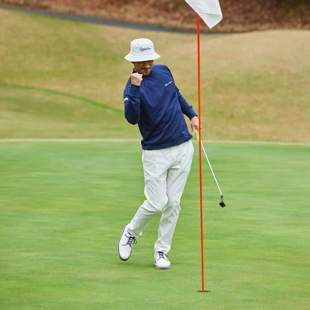滝川ロランさんのインスタグラム写真 - (滝川ロランInstagram)「カメラマンの角度に悪意が感じられる ロラン姐さんのBIRDIEパット⛳️ 楽しいchampionコンペでした😁 皆、同じ格好だったからチーム感すごい😂😂 @champion_japan   #champion #championgolf  #golf #niceputt #ゴルフ #チャンピオン #ナイスバーディー」3月28日 15時17分 - laurenttakigawa