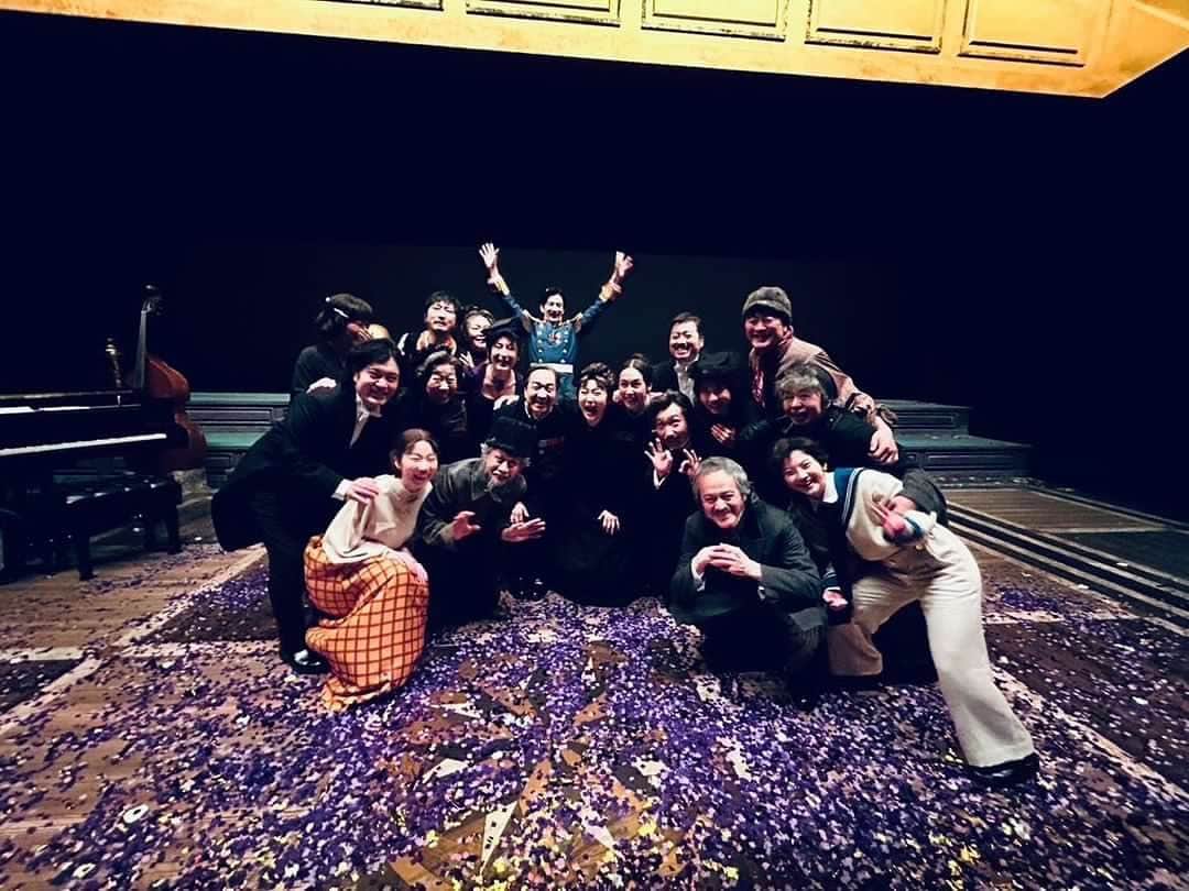 渡邊圭祐のインスタグラム：「2023.03.28 . . 『アンナカレーニナ』 大千穐楽を迎えました🌸 . 愛しかないカンパニーに感謝です この作品に関われたこと、 ヴロンスキーとして3ヶ月を生きれたことを誇りに思います . キャスト•スタッフの全員に助けられて走りきれたことに 感謝してもしきれません🙇‍♂️ . またいつかどこかで。 荒い画質も最高だね。」