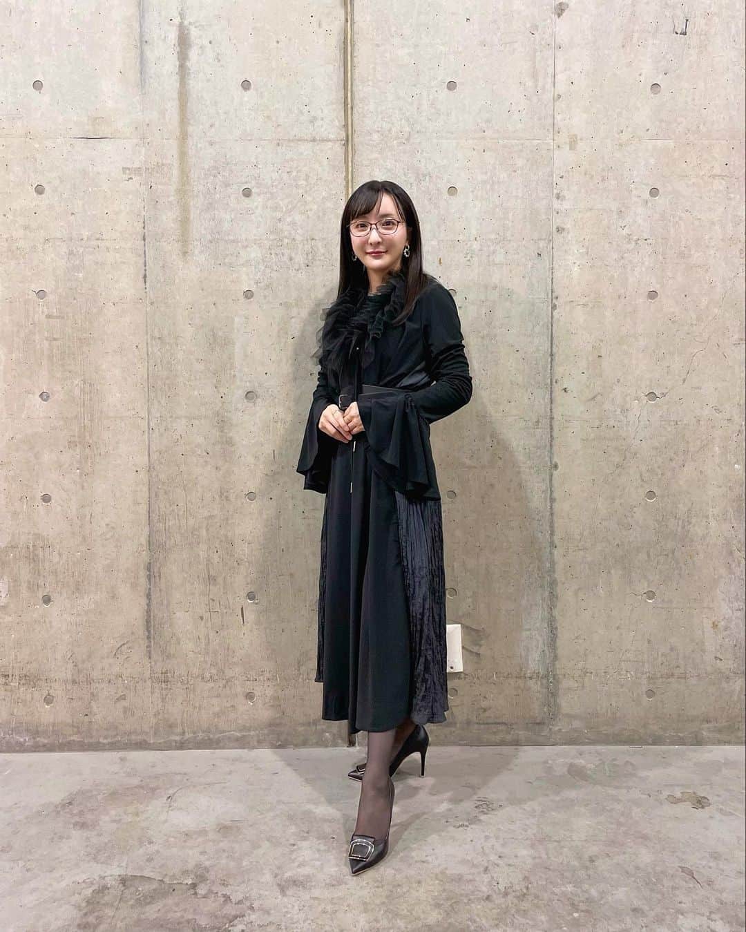 松澤千晶のインスタグラム：「進撃の巨人ステージ アニメジャパンは今年で最後になるのかもと、少し特別感を出してみました。  これまでずっと私服だったので、スタイリストさんお願いしたの、初です。  ありがとうございました。  one-piece @flumor_andensal accessory @luen_official  #Animejapan2023 #AttackonTitan #進撃の巨人」