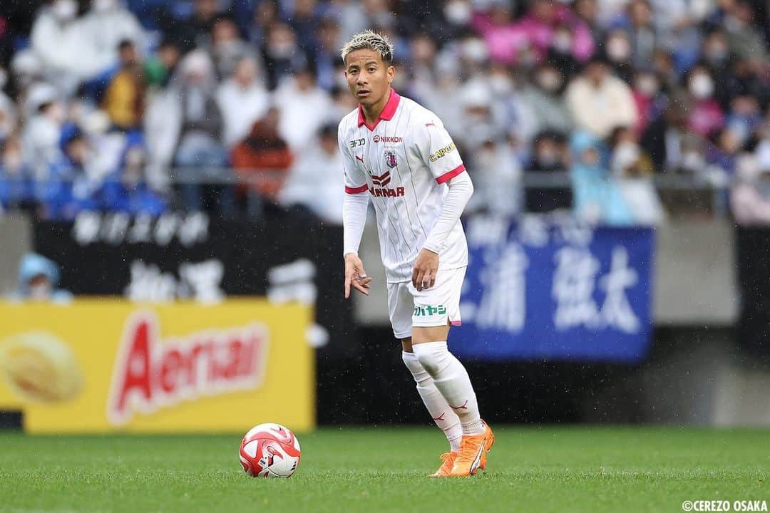 松田陸のインスタグラム：「雨の中応援ありがとうございました‼︎  #cerezo #osaka 松田陸」