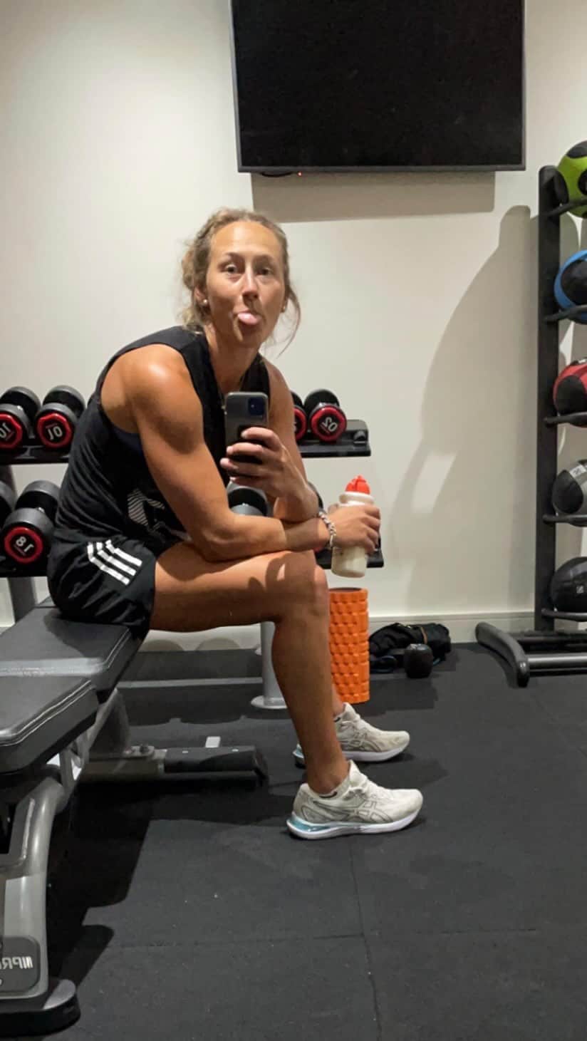 Tori Peetersのインスタグラム：「Does anyone else just love the grind??   I’m only 2 days into rest week and I’m already getting itchy.. any suggestions out there?? 🙃😅  #restweek #suggestions #advice #yourthoughts #thegrind #missitalready #seasonprep #gymlife #javelinthrower #fomo #strengthgains #specifics #eccentrics #trainingideas #strongfemales #variety #keepworking #feelgood #sportsfuelathelete #poweredbypics」