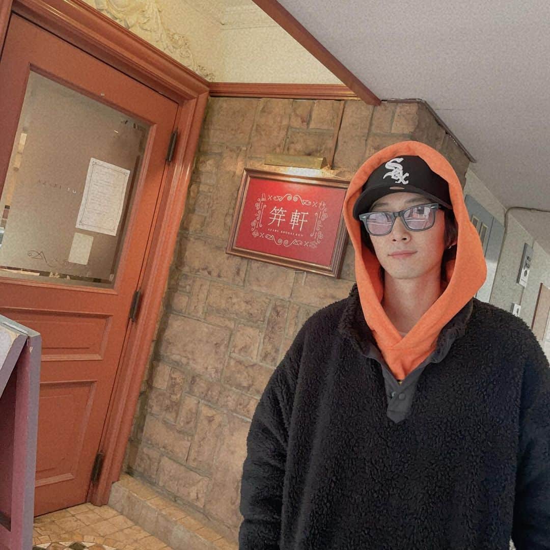 のインスタグラム：「. 麻布笄軒 広尾本店 オムリターノの言うお店の人気商品を食べた🍝 たまごがふわふわとろとろで ナポリタンも優しいお味で美味しかった🤤🫧 でも本当に食べたかったのは 麻布笄軒 中目黒店 にある3枚目の写真のやつ😗笑 次回はOPEN前に行って並んでやるぞ...🥺！  #dayoff #Lunch #笄軒 #西麻布 #広尾」