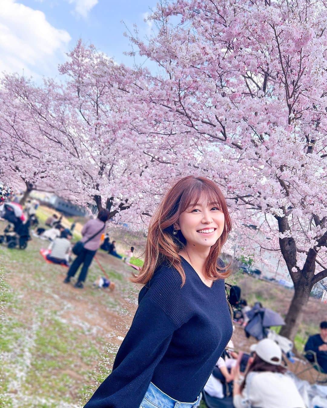 永作あいりのインスタグラム：「最近雨多いから 桜散っちゃったかなー？  🌸🌸🌸🌸  #Spring #春 #桜 #SAKURA  #Tokyo #벚꽃 #樱花」