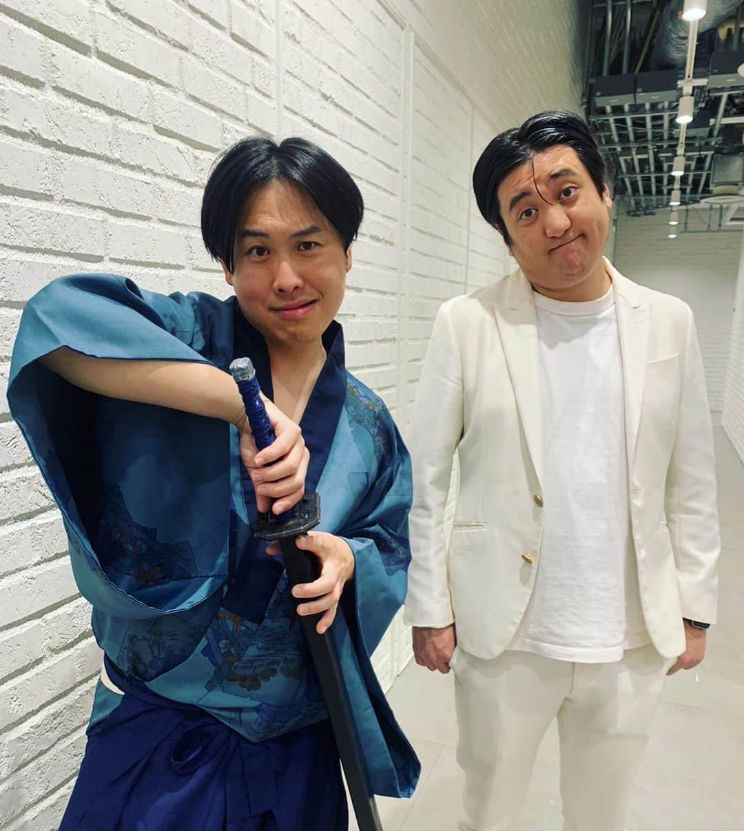 菅原好謙さんのインスタグラム写真 - (菅原好謙Instagram)「同期谷さとし  #金のツカミ #の収録で #日テレ #カカロニ #カカロニ栗谷 #同期 #JCA21期 #ともだち #お抹茶はピンネタで #ありがたや #この衣装は未公開ネタ #番組のtiktokにあるよ #トンツカタン #母船」3月28日 16時11分 - omacyattt