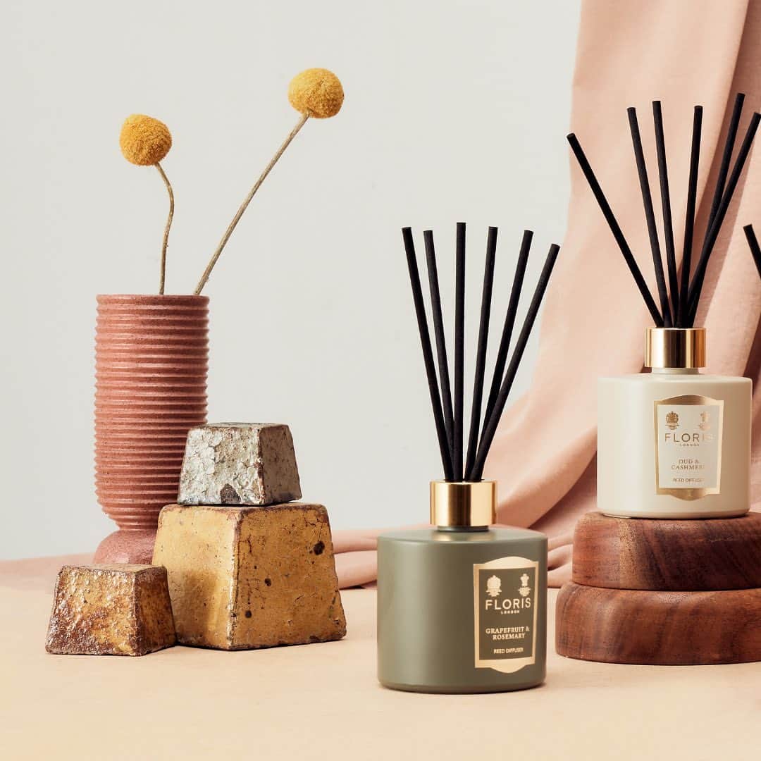 フローリスのインスタグラム：「Bursting with elegant yet lively spring aromas. Our charming curation of Reed Diffusers creates a welcoming atmosphere for any living space.   Shop the Home Collection Online and In-Store.   #FlorisHome #HomeScent #InteriorDecor」