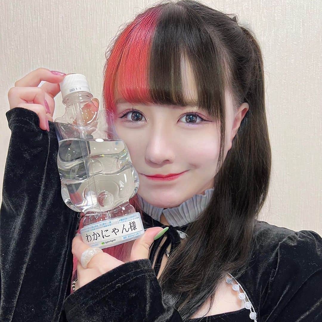 わかにゃん。のインスタグラム：「Abemaの時に用意して頂いたお水が可愛かった🥺❤︎❤︎❤︎  本日もオーディション2次審査がんばってます📝  📺  #Anime #애니 #Japanese #japanesegirl #japaneseculture #japan_of_insta #f4f #l4l #일상 #소통 #데일리 #Daily #일본 #일본인 #유학생 #맞팔 #인친 #셀카 #셀피 #셀스타그램 #Selfie #얼짱 #훈녀 #좋아요 #팔로우 #오오티디 #데일리룩 #cosplay #코스프레」
