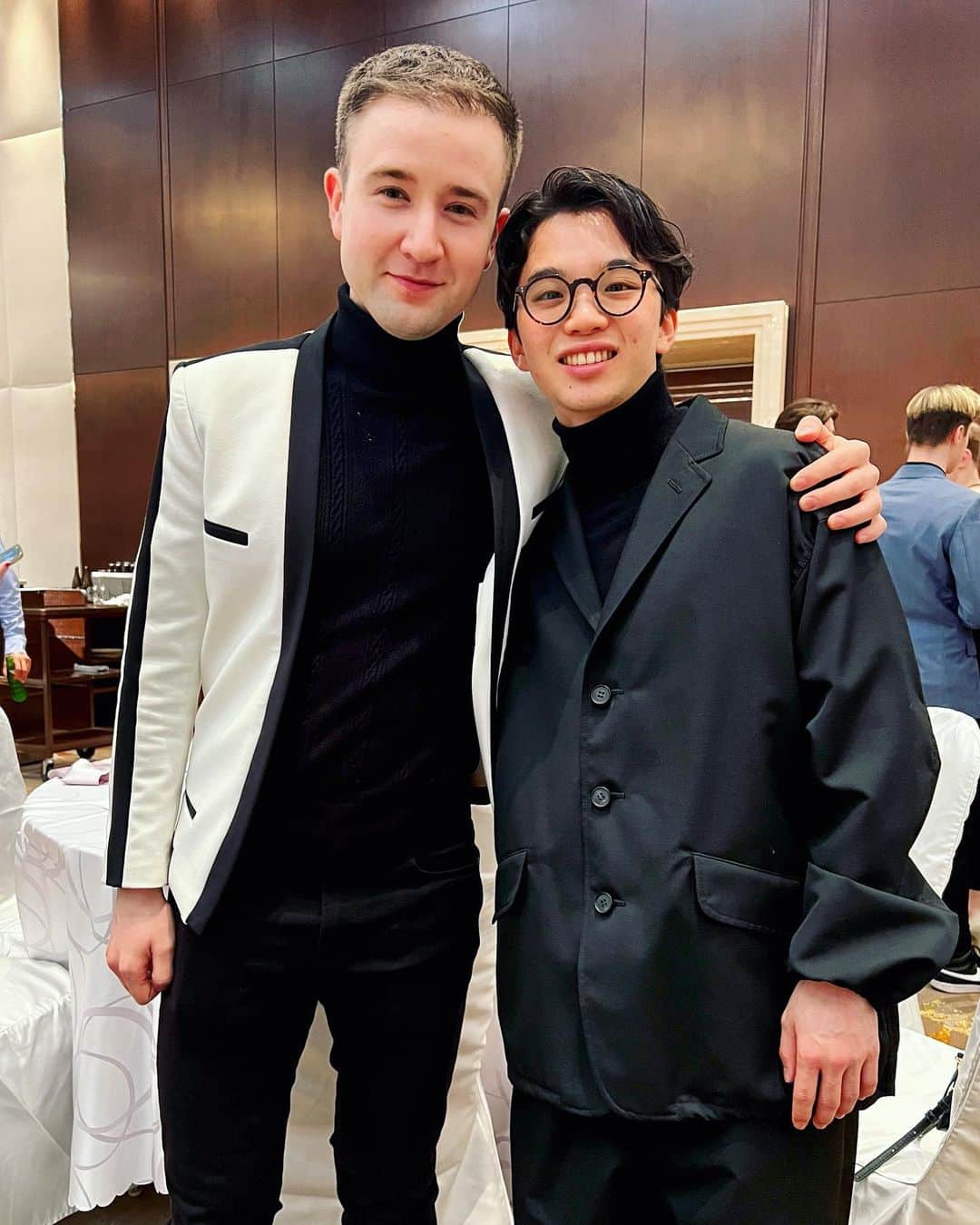 ミーシャ・ジーのインスタグラム：「Five Years Team” (Student, friend, good guy) #ThankYou」