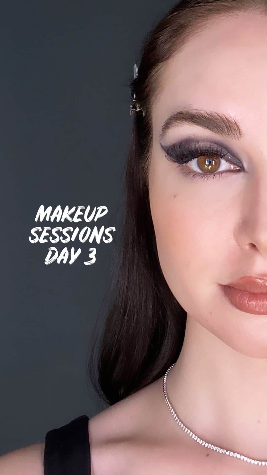 Mayela Vazquezのインスタグラム：「MakeUp Training Session No. 3 — Glam Eyes, Building a Portolio & Trends ✨ @salon718 Model @leahreynoldsxo  #makeupclass #makeupclasses #professionalmakeup #makeupartist #makeupdemo #makeuptransformation #eyemakeup #smokey #glammakeup」