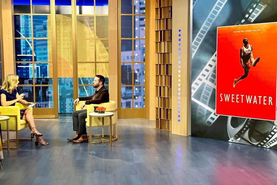 ジェレミー・ピヴェンさんのインスタグラム写真 - (ジェレミー・ピヴェンInstagram)「So great to see old friends @sherrieshepherd  and @lara.spencer  Talking about @sweetwatermovie」3月29日 2時37分 - jeremypiven