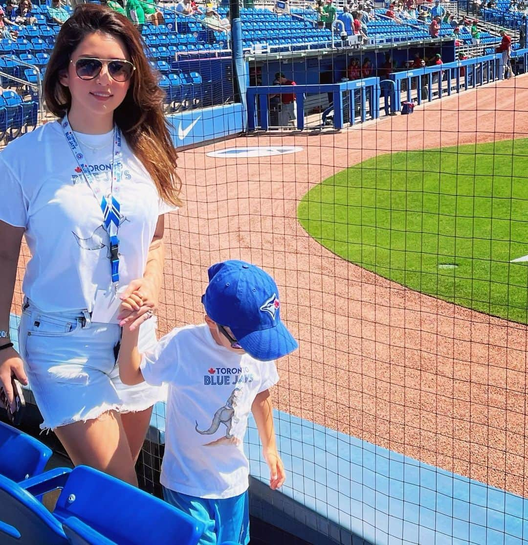 深津瑠美さんのインスタグラム写真 - (深津瑠美Instagram)「The Kikuchi Fam is ready for the ‘23 Season💙Next stop,Toronto🇨🇦  #canada #toronto #bluejays #springtraining #ourbaseballlife #mlb」3月29日 2時53分 - _rumi.kikuchi_