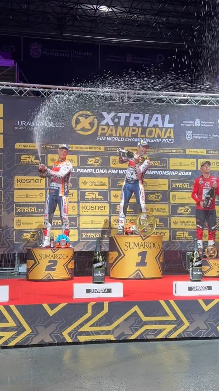 藤波貴久のインスタグラム：「🍾🍾🧡🥇🥈 @tonibou ✖️ @ggmarcelli  @hondaracingcorporation  @box_repsol  @trialteamhrc  @alpinestars  @renthal_moto  @michelinmotorsport  @twin_air  @showabygpe  @s3parts.official  @didchain  @galfer_brakes  @braktec  @hebo.factory  @ogio @ogio_powersports」