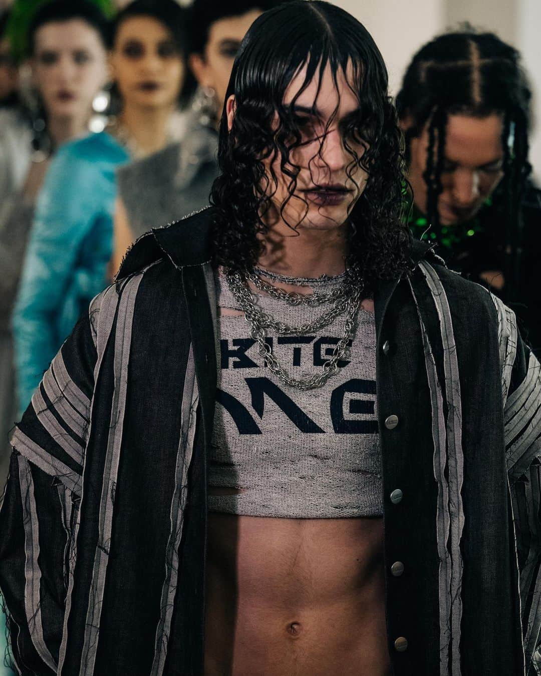 倉岡晋也さんのインスタグラム写真 - (倉岡晋也Instagram)「Just before the show started  Shot by @aks  @laruicci Fall / Winter 2023/24 Styled by me  RTW creative director @__cemcinar__ make up @canakoxx @lgamanagementbeauty @makeupforever hair @tymotynasty nails @erinaritanail @walterschupfermanagement @kurebazaar press @autrementpr gloves collaboration @squillace1923 and all amazing team members」3月29日 3時09分 - shinyakuraoka