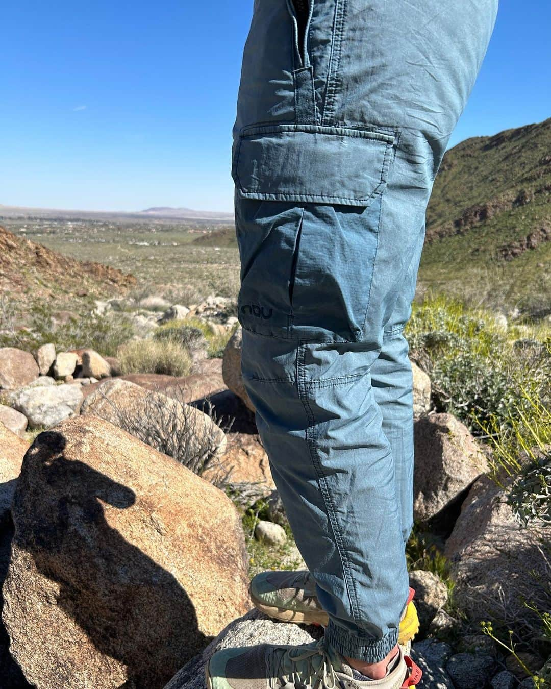 ナウのインスタグラム：「Fit for a hike through the desert— the Garment Dyed Outside Joggers  are lightweight and sturdy and feature two big cargo pockets and zippered side pockets 🌼 You’re ready for the trail ahead!   #nauoutside #livenau #garmentdyed #cargopants #joggerpants #deserthiking #anzaborregodesertstatepark #desertwildflowers #superbloom #springbreak2023」