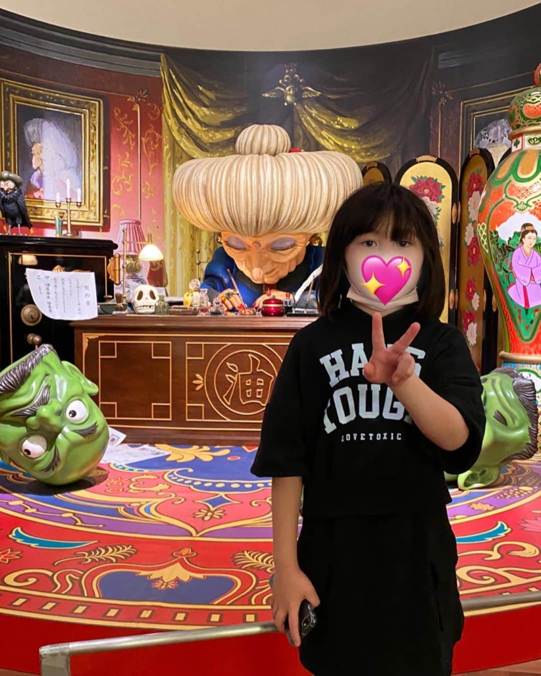 水元秀二郎さんのインスタグラム写真 - (水元秀二郎Instagram)「熊本城のすぐそばにある県立美術館へ期間限定でジブリ展が開かれていた。愛娘を連れてジブリの世界へ。パパは、やっぱり卍だった。 #水元秀二郎#愛娘#２人のエルサ#スタジオジブリ#熊本県立美術館#熊本城#桜#となりのトトロ#千と千尋の神隠し」3月28日 18時59分 - gangsta.hidejiro