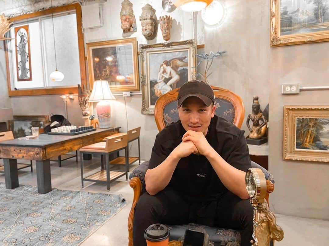 のインスタグラム：「⁡ ⁡ ⁡ ⁡ ⁡ 不満の多い人は 実は自分との折り合いが悪いだけ ⁡ 自分と自分以外の摩擦が ストレスのように感じているけど ⁡ 結局のところは自分の心の構え方次第 ⁡ ⁡ ⁡ ⁡ ⁡ #筋トレ #パーソナルトレーナー #ダイエット #ボディメイク #トータルボディメイカー #リカバリートレーナー #スリープトレーナー #哲学 ⁡ ⁡」