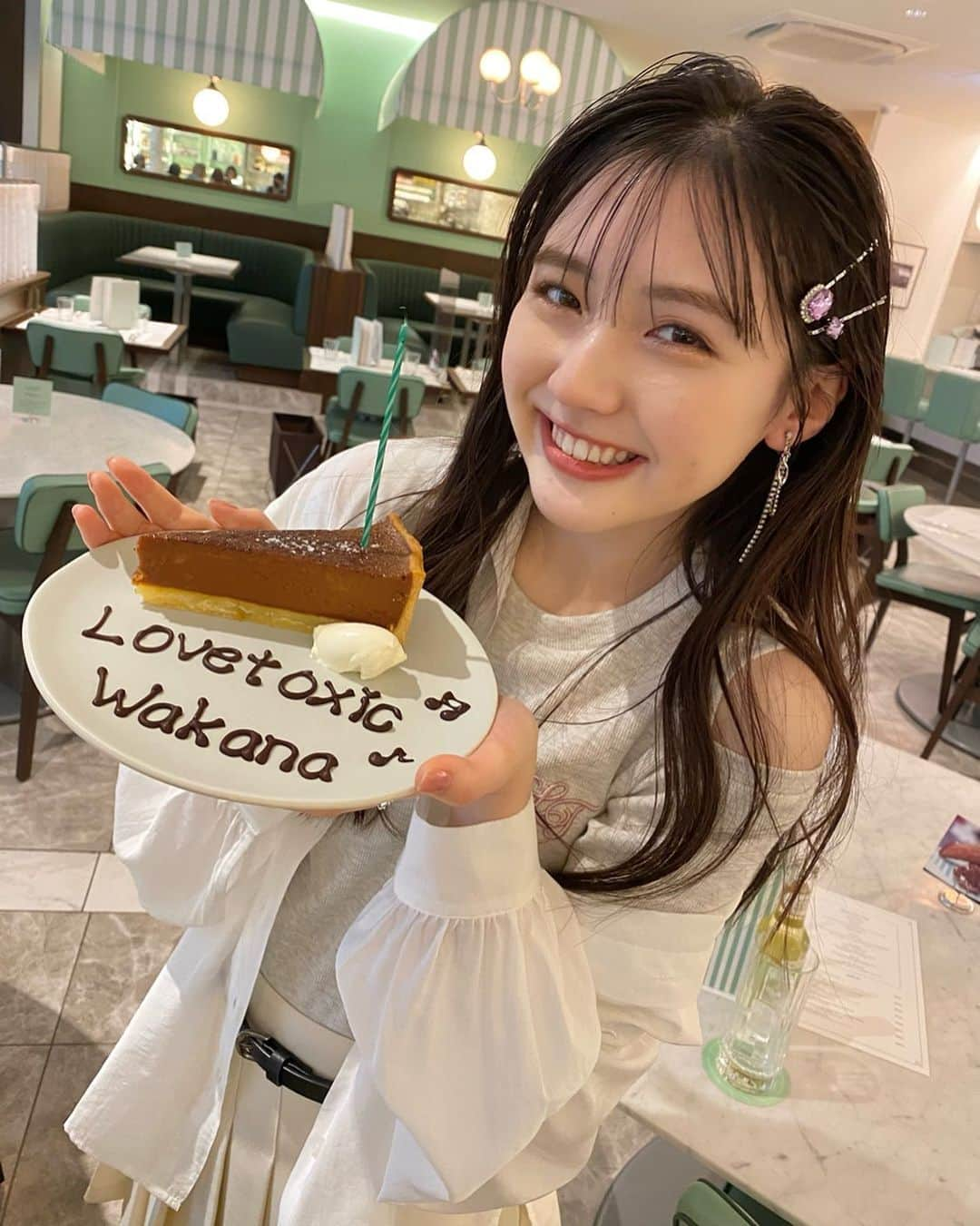 宮本和奏さんのインスタグラム写真 - (宮本和奏Instagram)「・ ニコラ4月号のLovetoxicのオフショ🌸  1年間ワカトキを応援してくれて本当にありがとう💐  毎月可愛いラブトキのお洋服を着て、大好きなスタッフさんと沢山笑ったり、笑顔いっぱいのラブトキの撮影が本当に大好きでした♡︎ ̖́-  そして、イベントやSNSを通してファンの子から応援の言葉を頂けて、本当に嬉しかった‪‪よ𓂃𓈒𓏸 ‪‪❤︎‬  ラブトキのイメモになってから 不安な気持ちもあったけど、「私、今幸せだな」と感じることが沢山あって。本当に夢のような時間でした🫧  最後に、ワカトキを大好きでいてくれてありがとう。 これからもラブトキを大好きでいてね💓  ラブトキのイメージモデルになれて 本当に本当に良かったです。  Lovetoxic大好き！！ ・ #ワカトキ#Lovetoxic#ラブトキ#宮本和奏#ニコラ#ニコモ」3月28日 19時02分 - lespros_wakana5