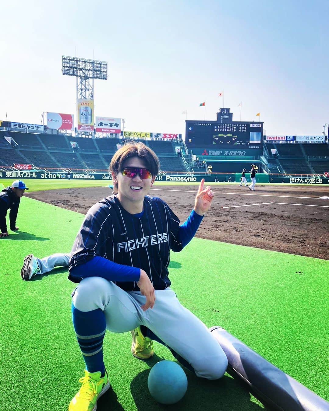 のインスタグラム：「. 先日の甲子園球場 やっぱり最高でした！ あの高校3年生の夏の満員の大歓声は忘れられません。 . #甲子園球場 #甲子園 #大歓声 #最高 #師匠にも挨拶できました。 #梅野隆太郎 #師匠にも負けないよう頑張ります」