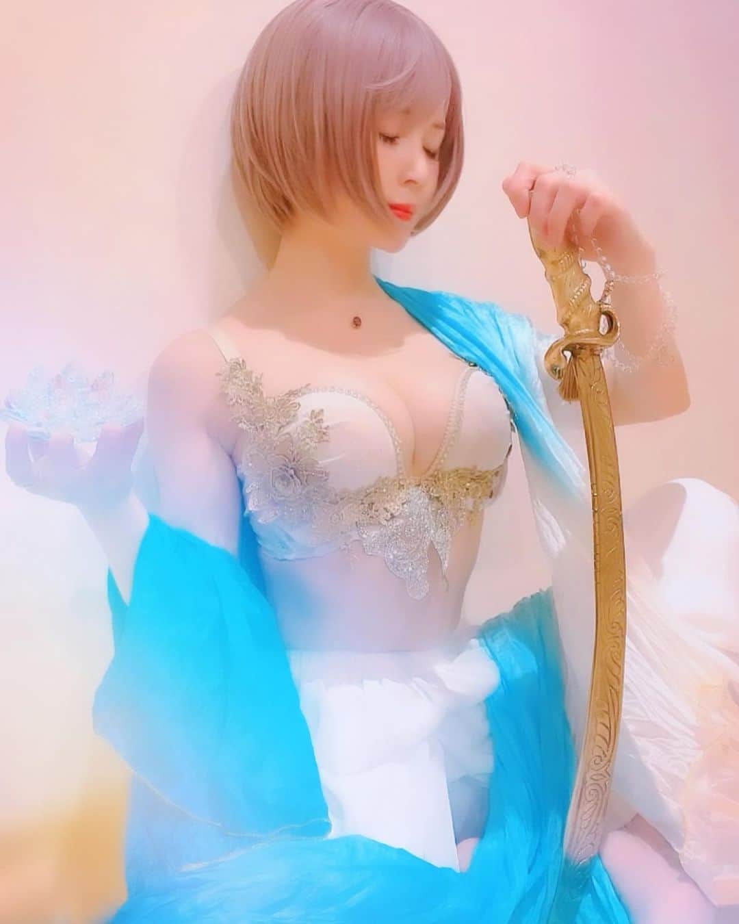 有沢りさ（南沙也香）のインスタグラム：「#コスプレイヤー #女神コス #ラクシュミー #セクシーモデル  #お楽しみに #もうすぐ仕事 #ピラティスボディ #ねぇねぇ #あそぼ #シャンパンいちご大福  #beautifulgirls  #japanesegirl」